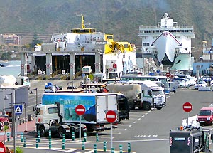 Wie naar een buureiland wil moet de ferry nemen. (Foto Frank Catry)