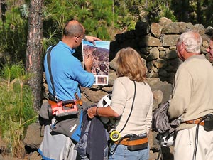 Lavastromen veranderen de natuur. Ook hierover is de gids zeer volledig. (Foto Frank Catry 2009)