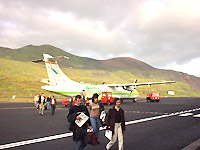 Met een Binter vlucht naar een buureiland. Op de foto : El Hierro. (Foto Frank Catry)