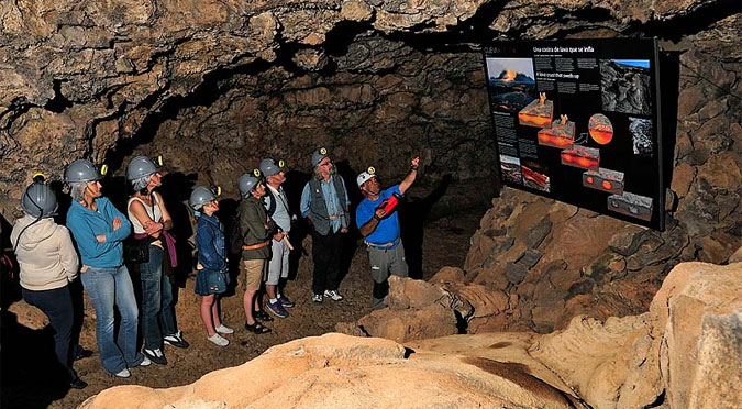 Cueva del Viento in Noord-Tenerife. Ondergronds wandelen en verkennen. (Foto Website www.cuevadelviento.net)