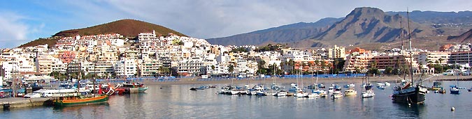 Los Cristianos gezien bij het buitenvaren met de ferry naar La Gomera. (Foto Frank Catry)