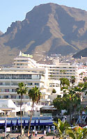 Hotel Santa Maria met op de achtergrond het voorgebergte van de Teide. (Foto Frank Catry)