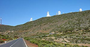 De sterrenwacht Izaa op Tenerife (2400 meter) op de Teide. (Foto Frank Catry)